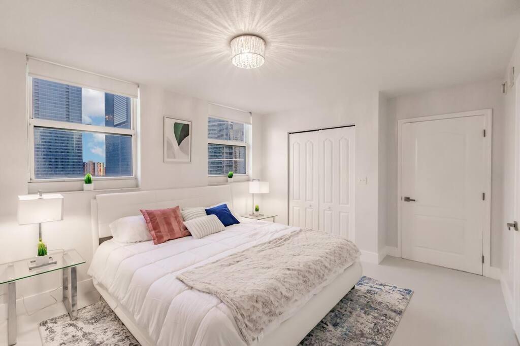 Upscale Brickell 3 Bedroom With Water Views And Free Parking Μαϊάμι Εξωτερικό φωτογραφία