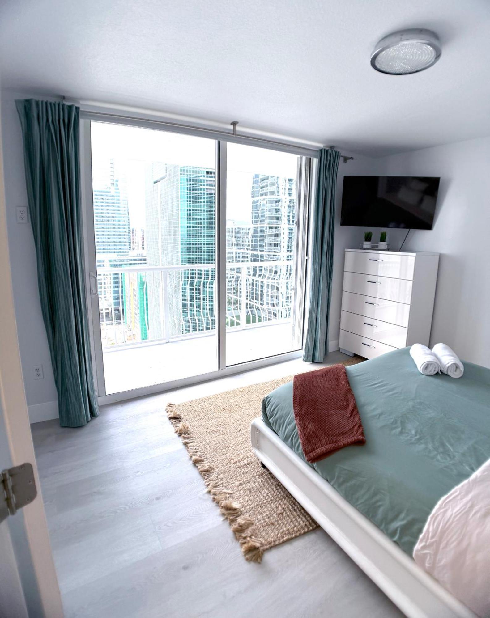 Upscale Brickell 3 Bedroom With Water Views And Free Parking Μαϊάμι Εξωτερικό φωτογραφία